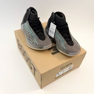 NWT Adidas Yeezy Quantum 'Teal Blue' basketball sneaker men’s 6.5 womens 8